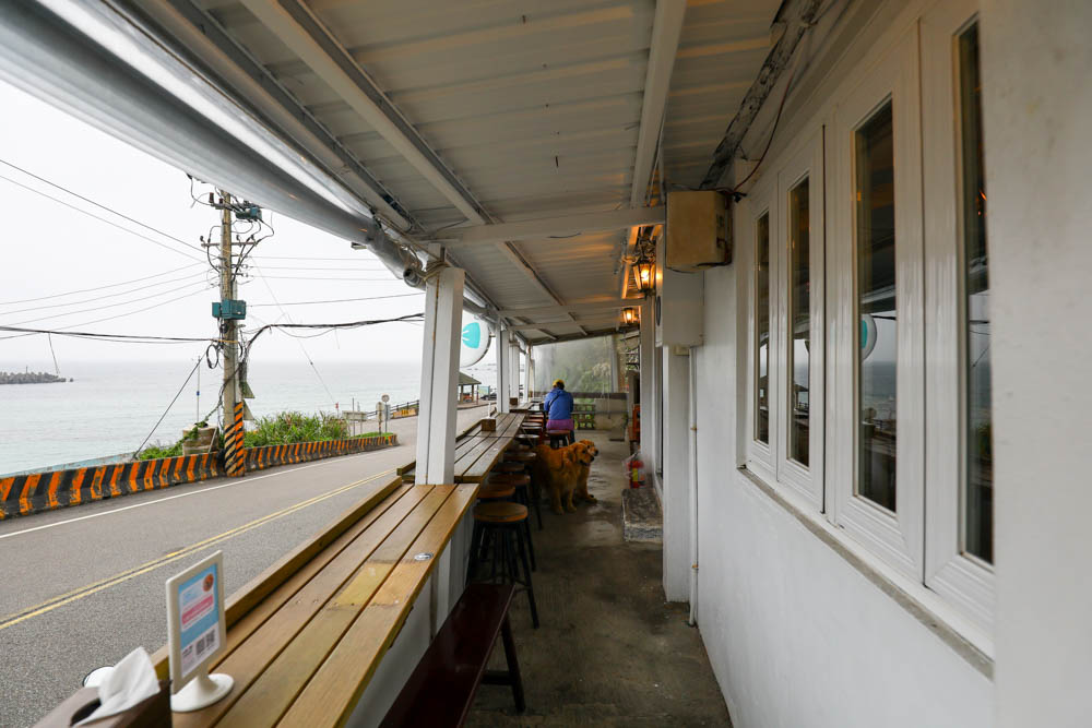 基隆外木山美食| 啾啾咖啡 CHU CHU Cafe。寵物友善餐廳、無敵療癒海景、海景咖啡廳 - 第4張圖 基隆外木山美食| 啾啾咖啡 CHU CHU Cafe。寵物友善餐廳、無敵療癒海景、海景咖啡廳