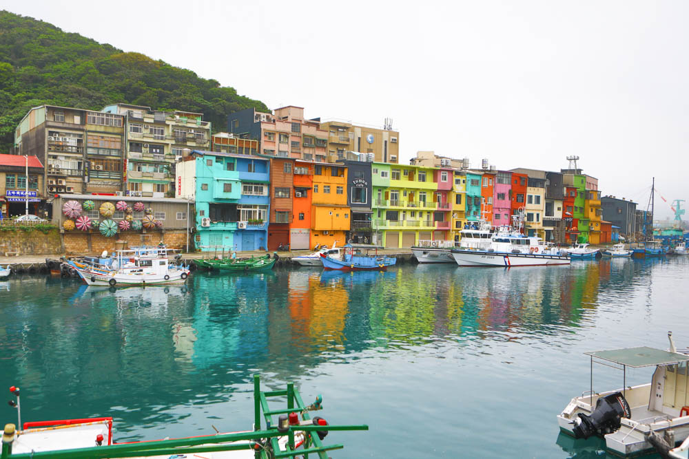 基隆新景點|正濱漁港彩色屋。懷舊碼頭變身異國感十足的威尼斯彩虹小屋、基隆IG打卡景點 - 第15張圖 基隆新景點|正濱漁港彩色屋。懷舊碼頭變身異國感十足的威尼斯彩虹小屋、基隆IG打卡景點