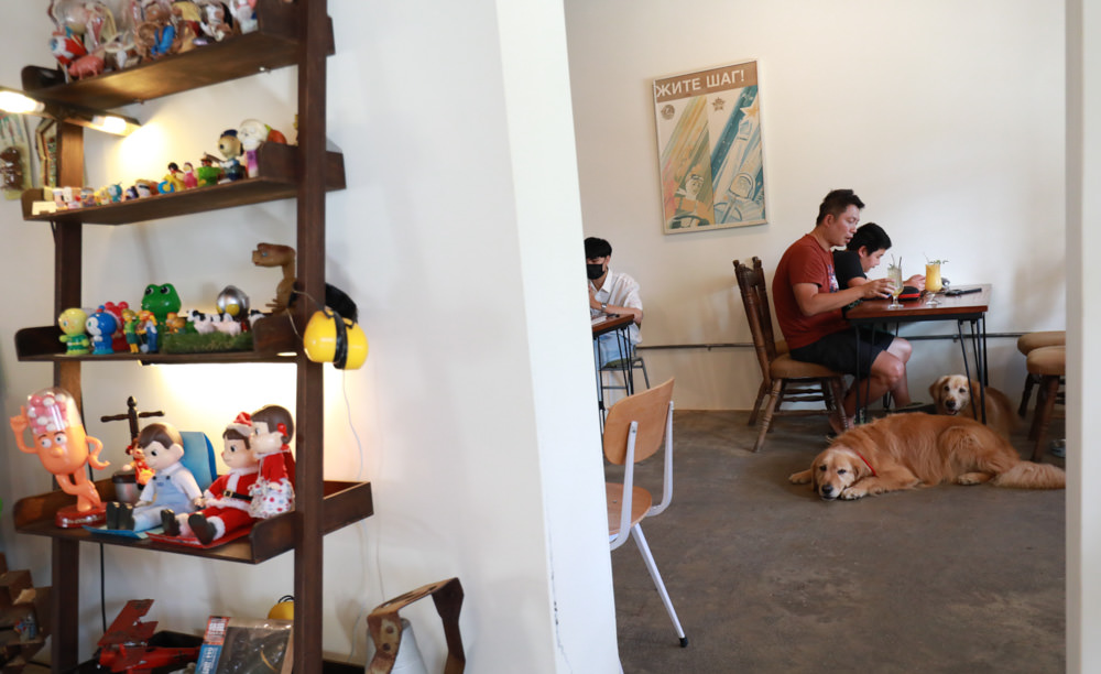 屏東墾丁滿洲美食|吳物。隱藏在滿洲小巷弄中的古物玩具選物老宅文青咖啡廳、寵物友善餐廳 - 第12張圖 屏東墾丁滿洲美食|吳物。隱藏在滿洲小巷弄中的古物玩具選物老宅文青咖啡廳、寵物友善餐廳