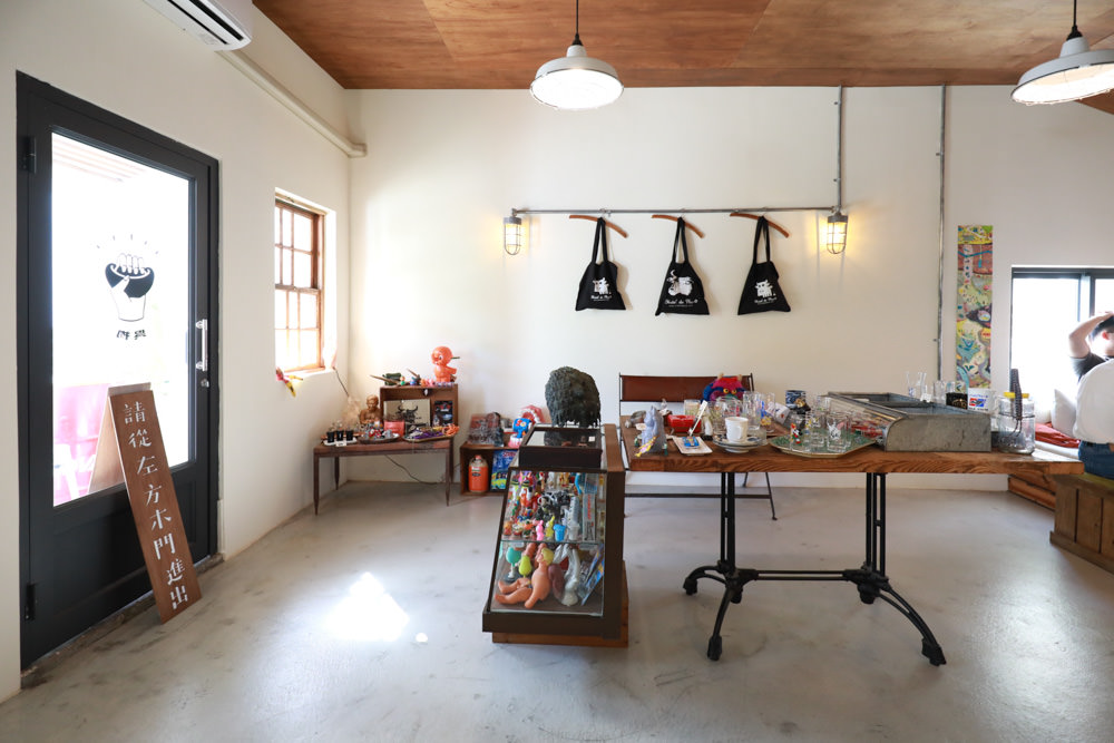 屏東墾丁滿洲美食|吳物。隱藏在滿洲小巷弄中的古物玩具選物老宅文青咖啡廳、寵物友善餐廳 - 第8張圖 屏東墾丁滿洲美食|吳物。隱藏在滿洲小巷弄中的古物玩具選物老宅文青咖啡廳、寵物友善餐廳