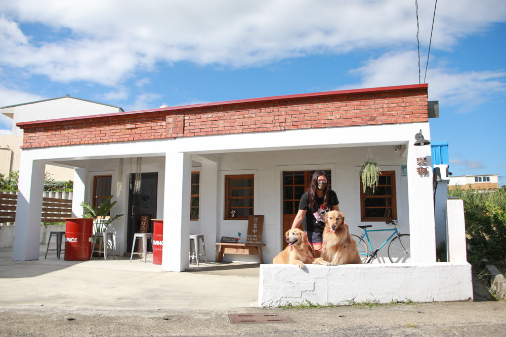 屏東墾丁滿洲美食|吳物。隱藏在滿洲小巷弄中的古物玩具選物老宅文青咖啡廳、寵物友善餐廳 - 第1張圖 屏東墾丁滿洲美食|吳物。隱藏在滿洲小巷弄中的古物玩具選物老宅文青咖啡廳、寵物友善餐廳