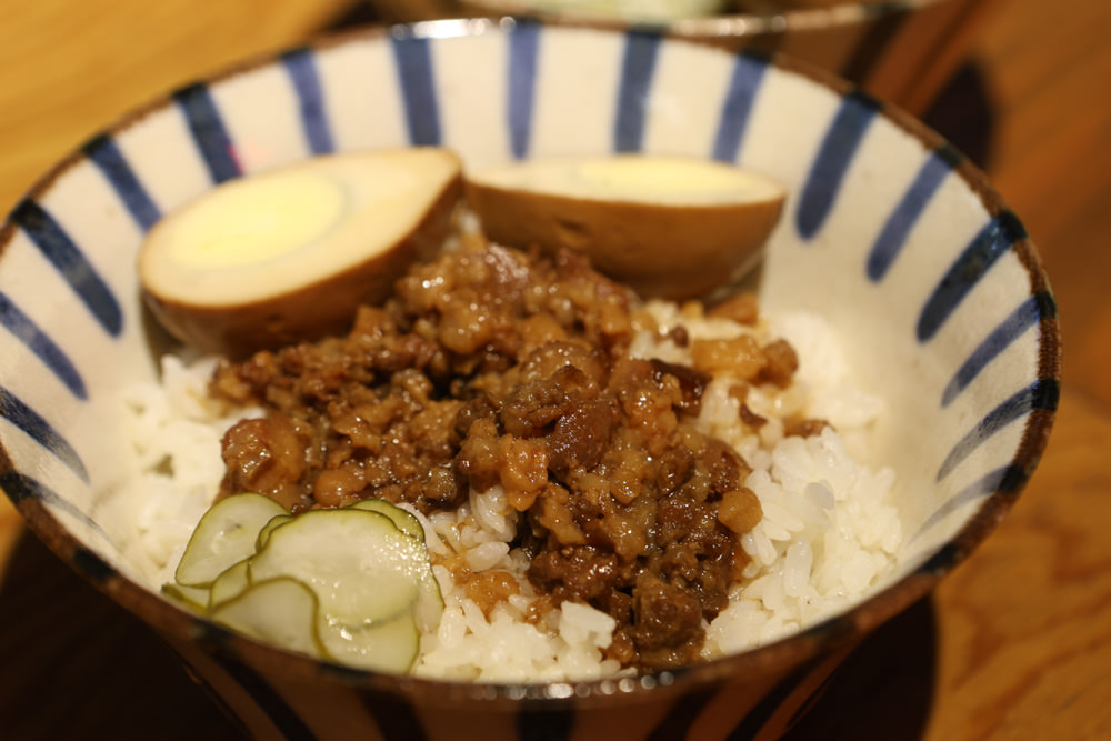 墾丁恆春美食|夜宵森食屋。寵物友善餐廳、墾丁沖繩風格小店、墾丁宵夜、蚵仔魯肉飯 - 第10張圖 墾丁恆春美食|夜宵森食屋。寵物友善餐廳、墾丁沖繩風格小店、墾丁宵夜、蚵仔魯肉飯
