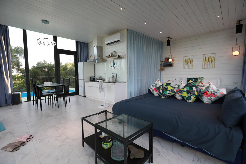 墾丁民宿｜墾丁秘密藍雙人獨棟包棟泳池Villa、毛小孩寵物友善民宿、無邊際大草皮、戲水池