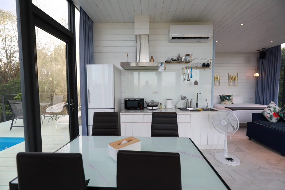 墾丁民宿｜墾丁秘密藍雙人獨棟包棟泳池Villa、毛小孩寵物友善民宿、無邊際大草皮、戲水池