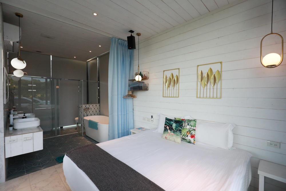 墾丁民宿｜墾丁秘密藍雙人獨棟包棟泳池Villa、毛小孩寵物友善民宿、無邊際大草皮、戲水池