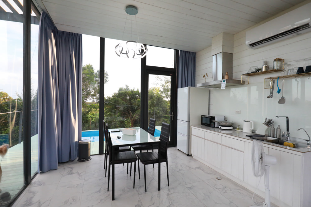 墾丁民宿｜墾丁秘密藍雙人獨棟包棟泳池Villa、毛小孩寵物友善民宿、無邊際大草皮、戲水池