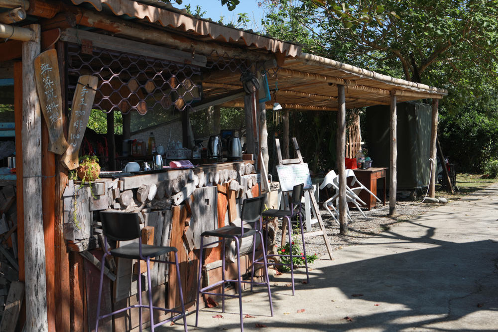 屏東墾丁滿洲秘境｜開門見山樹屋咖啡 。寵物友善餐廳、樹屋景觀咖啡廳、隱身鄉野溪邊的墾丁私房景點