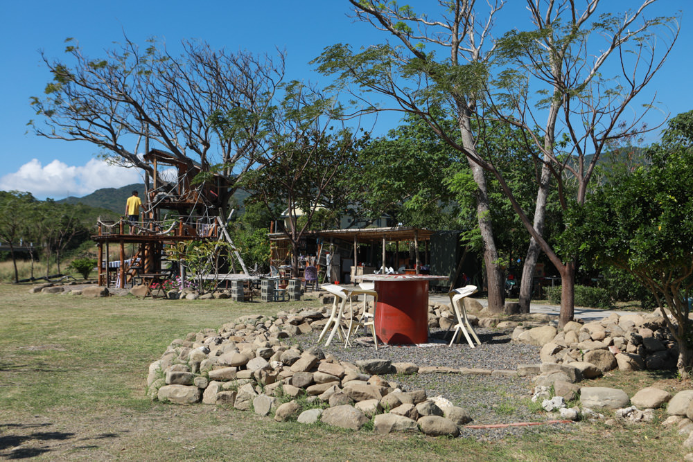 屏東墾丁滿洲秘境｜開門見山樹屋咖啡 。寵物友善餐廳、樹屋景觀咖啡廳、隱身鄉野溪邊的墾丁私房景點
