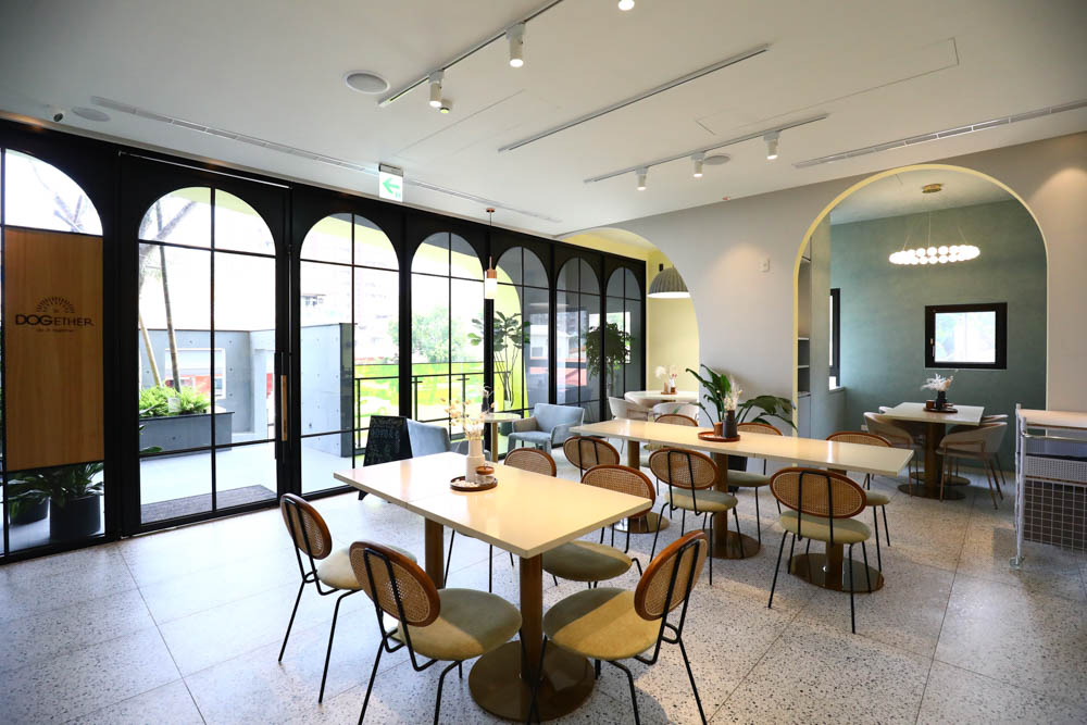 高雄楠梓｜多野樂旅館Dogether Hotel。寵物友善旅館、寵物友善餐廳、寵物游泳池