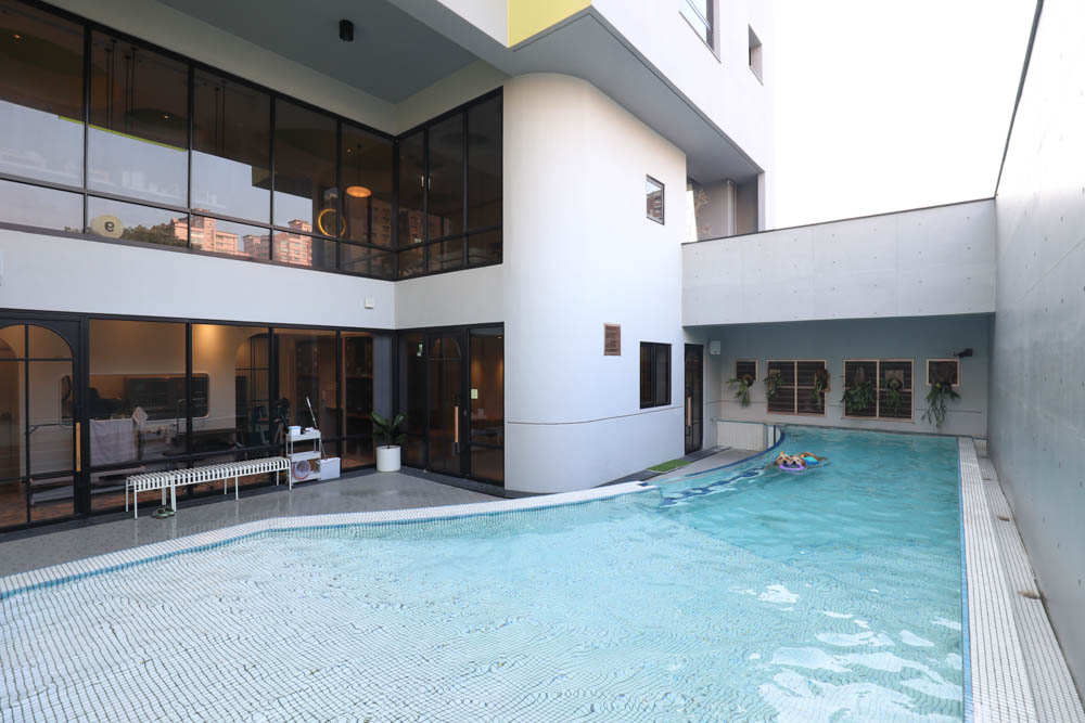 高雄寵物泳池|多野樂旅館 DOGETHER Hotel預約制寵物專屬游泳池、附設寵物美容SPA、寵物自助洗、銀銅離子淨水 - 第8張圖 高雄寵物泳池|多野樂旅館 DOGETHER Hotel預約制寵物專屬游泳池、附設寵物美容SPA、寵物自助洗、銀銅離子淨水