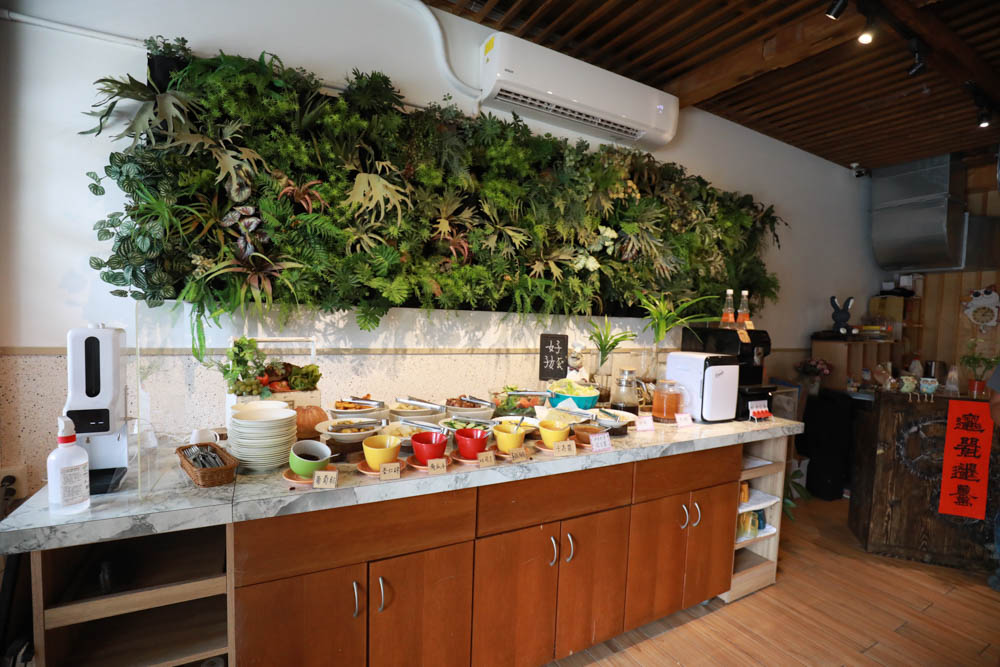 花蓮美食｜好好洋食。花蓮寵物友善餐廳、美國牛排、自助式蔬食沙拉吧、異國米飯套餐料理