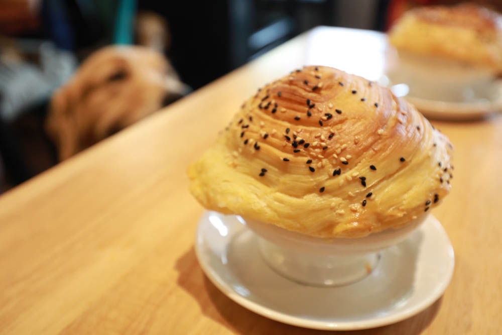 花蓮美食｜好好洋食。花蓮寵物友善餐廳、美國牛排、自助式蔬食沙拉吧、異國米飯套餐料理