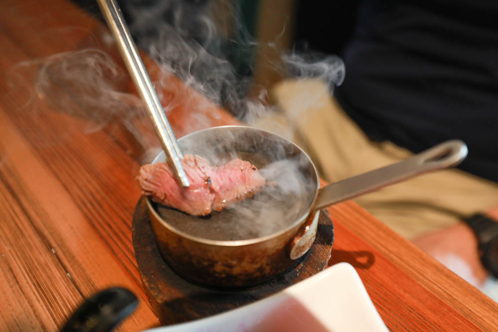 花蓮美食｜好好洋食。花蓮寵物友善餐廳、美國牛排、自助式蔬食沙拉吧、異國米飯套餐料理