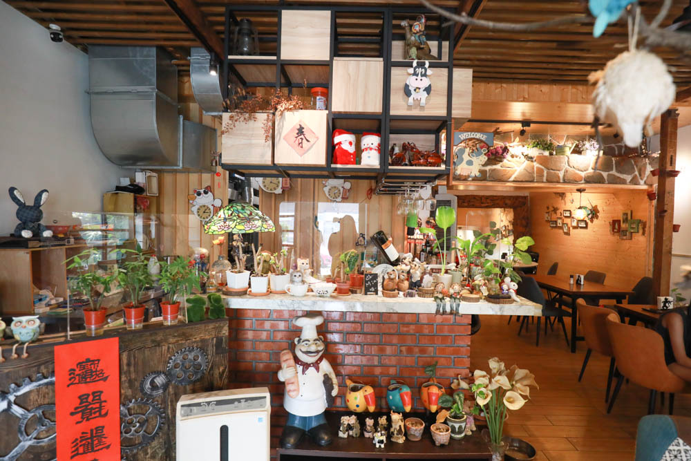 花蓮美食｜好好洋食。花蓮寵物友善餐廳、美國牛排、自助式蔬食沙拉吧、異國米飯套餐料理