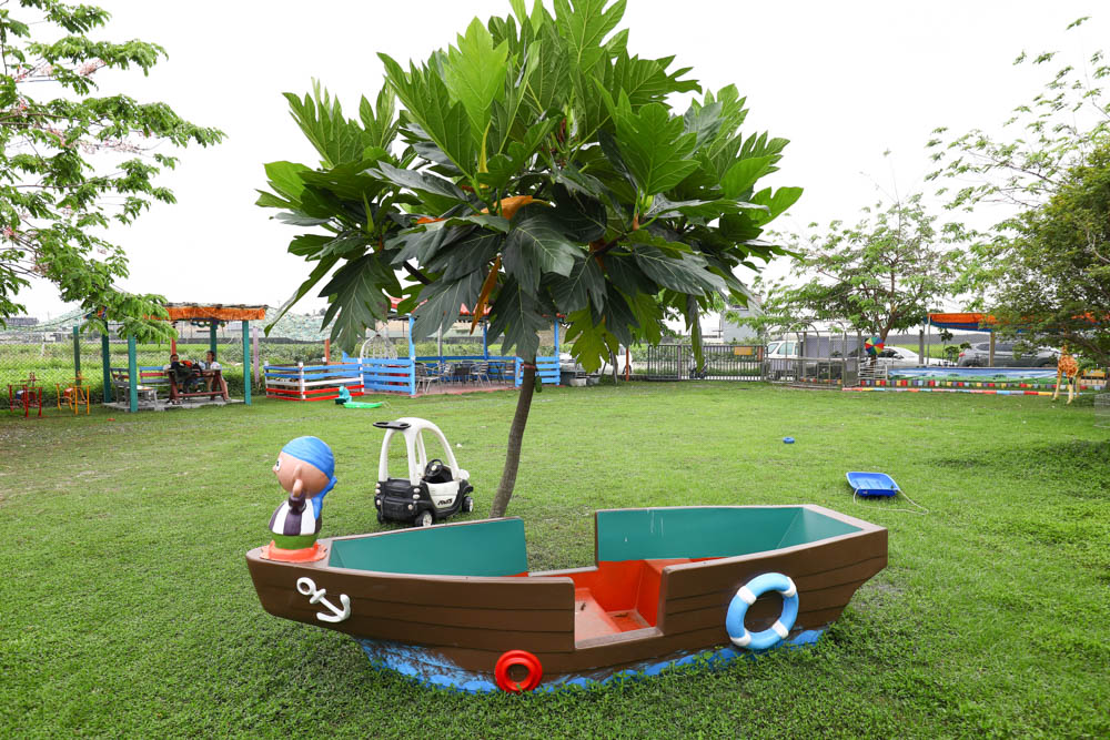 屏東萬丹|嬌滴滴寵物運動園。游泳池、大草皮、寵物休閒農場、寵物餐廳、兒童沙坑 (屏東寵物友善景點) - 第10張圖 屏東萬丹|嬌滴滴寵物運動園。游泳池、大草皮、寵物休閒農場、寵物餐廳、兒童沙坑 (屏東寵物友善景點)