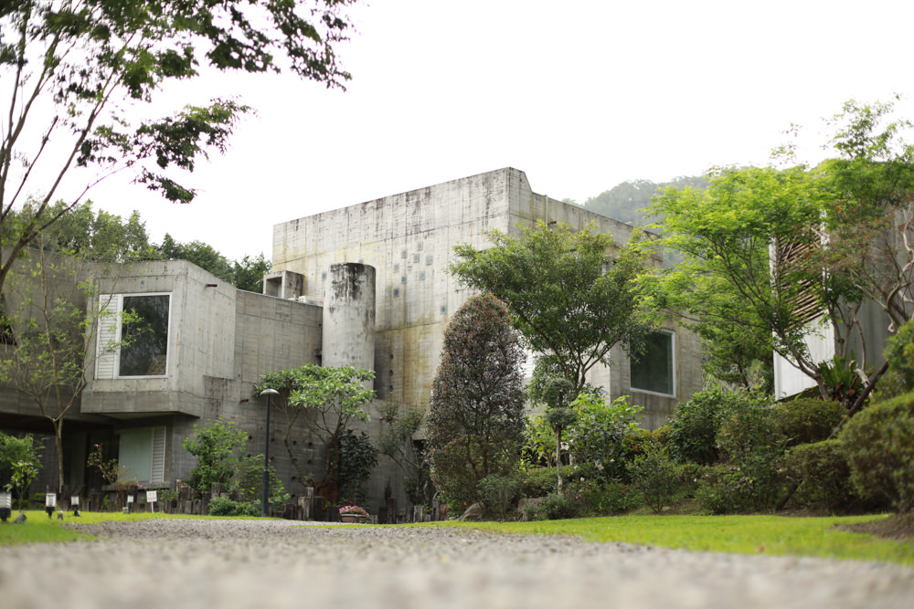 宜蘭礁溪住宿推薦｜有朋會館-溪山間的寶盒。寵物友善民宿、絕美森林系villa民宿