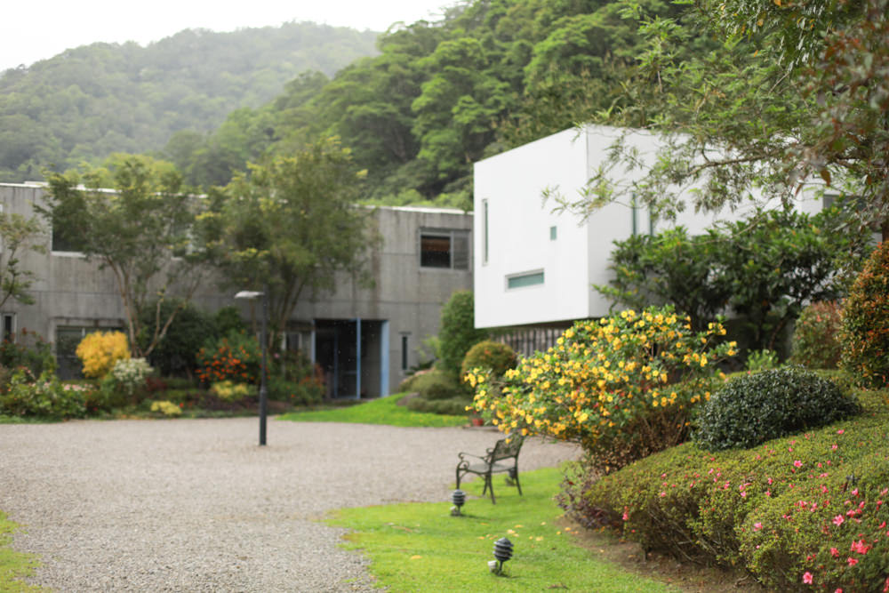 宜蘭礁溪住宿推薦｜有朋會館-溪山間的寶盒。寵物友善民宿、絕美森林系villa民宿