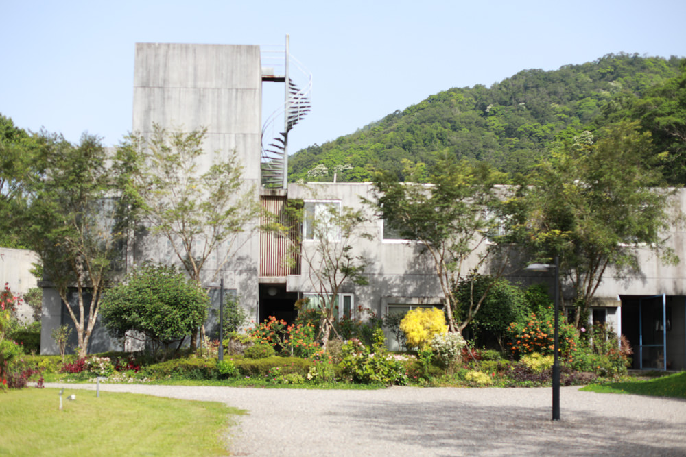 宜蘭礁溪住宿推薦｜有朋會館-溪山間的寶盒。寵物友善民宿、絕美森林系villa民宿