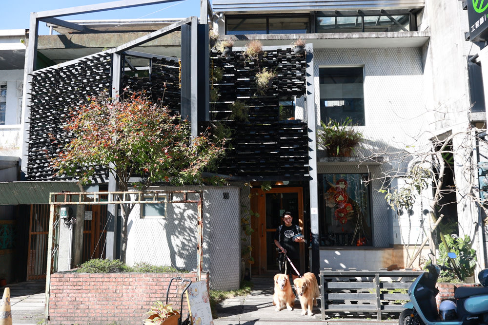 宜蘭美食｜向陽早午餐。寵物友善餐廳、森林系老屋咖啡廳、氛圍感十足的日式飯糰！！