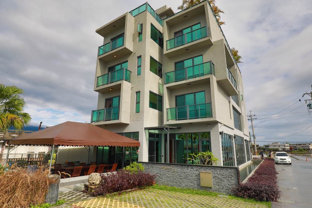 宜蘭礁溪民宿｜蒔裳秝景 Chance Villa 262。佇立於稻田中的絕美清水模民宿、寵物友善民宿、宜蘭包棟民宿