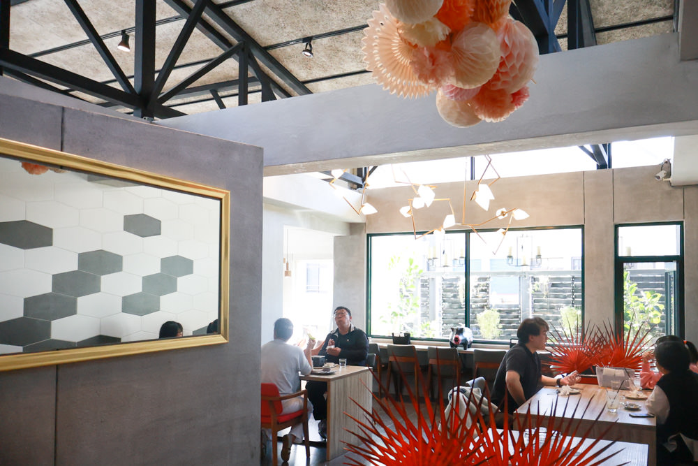 宜蘭美食｜向陽早午餐。寵物友善餐廳、森林系老屋咖啡廳、氛圍感十足的日式飯糰！！