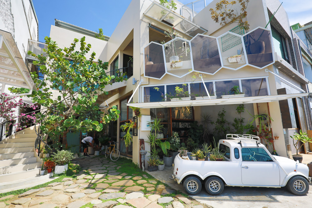墾丁恆春美食｜小綠舟CAFE BARCA VERDE CAFE。寵物友善餐廳、網美森林系植栽咖啡廳