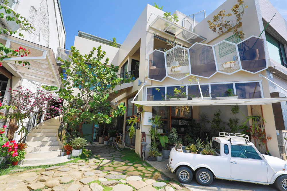 墾丁恆春美食｜小綠舟CAFE BARCA VERDE CAFE。寵物友善餐廳、網美森林系植栽咖啡廳