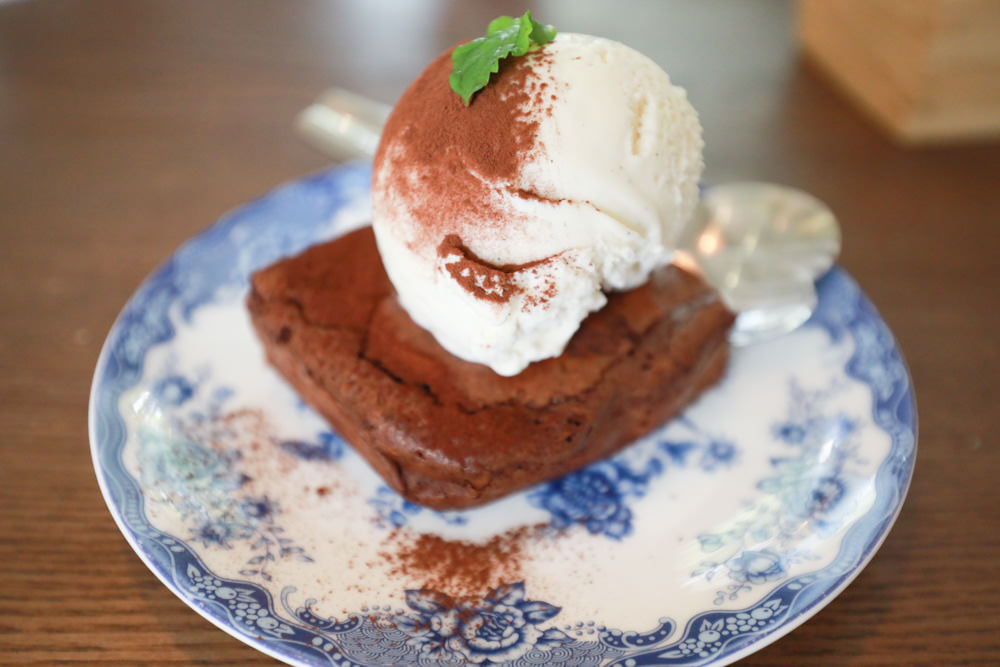 墾丁恆春美食｜小綠舟CAFE BARCA VERDE CAFE。寵物友善餐廳、網美森林系植栽咖啡廳