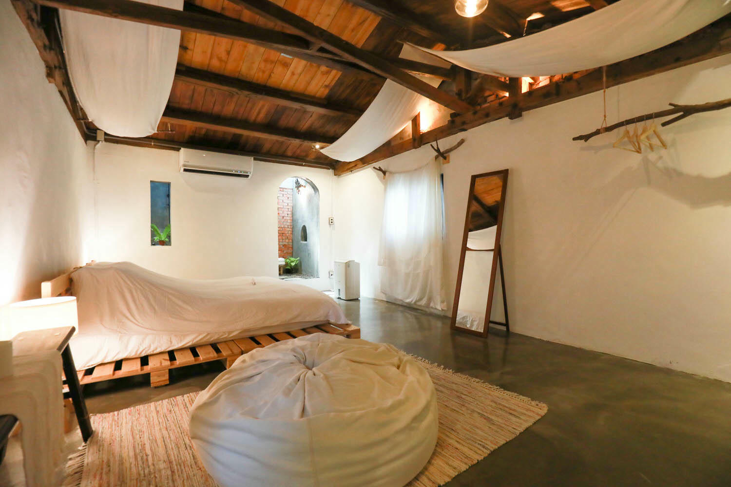 宜蘭礁溪秘境民宿|小雨林。隱藏版寵物友善民宿、絕美老穀倉、森林露天泡湯、林子裡泡湯! - 第22張圖 宜蘭礁溪秘境民宿|小雨林。隱藏版寵物友善民宿、絕美老穀倉、森林露天泡湯、林子裡泡湯!