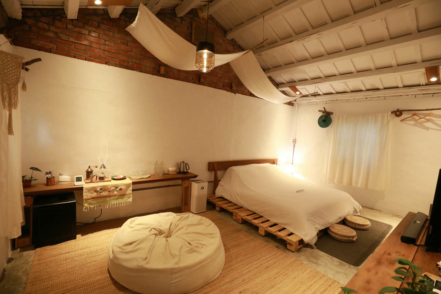 宜蘭礁溪秘境民宿|小雨林。隱藏版寵物友善民宿、絕美老穀倉、森林露天泡湯、林子裡泡湯! - 第28張圖 宜蘭礁溪秘境民宿|小雨林。隱藏版寵物友善民宿、絕美老穀倉、森林露天泡湯、林子裡泡湯!