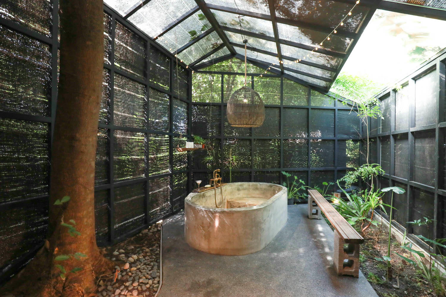 宜蘭礁溪秘境民宿|小雨林。隱藏版寵物友善民宿、絕美老穀倉、森林露天泡湯、林子裡泡湯! - 第30張圖 宜蘭礁溪秘境民宿|小雨林。隱藏版寵物友善民宿、絕美老穀倉、森林露天泡湯、林子裡泡湯!