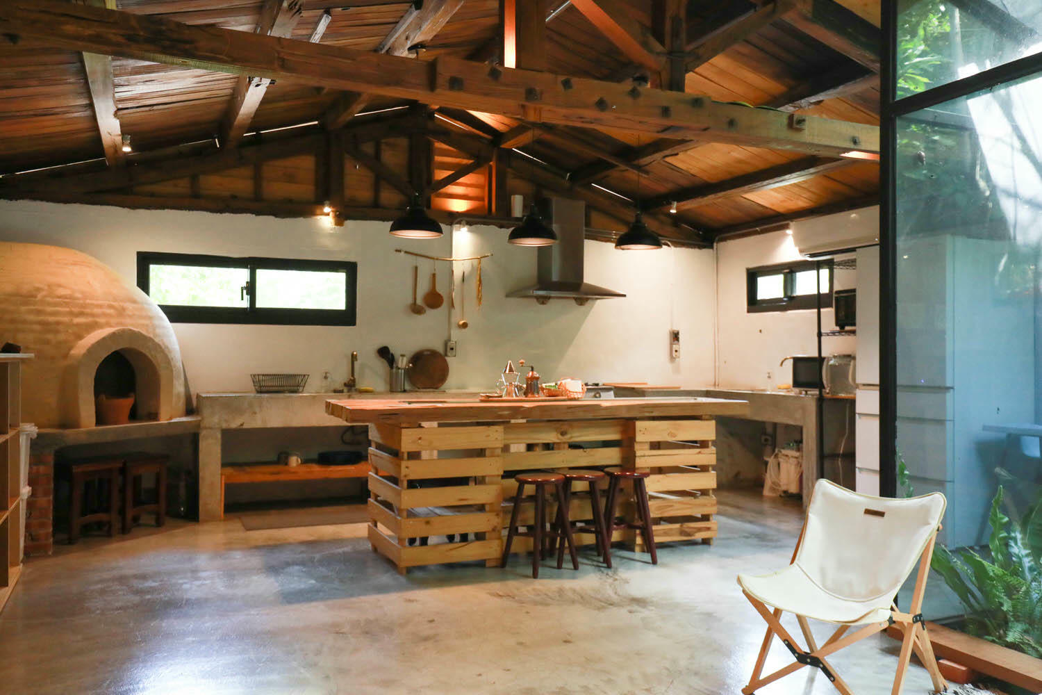 宜蘭礁溪秘境民宿|小雨林。隱藏版寵物友善民宿、絕美老穀倉、森林露天泡湯、林子裡泡湯! - 第14張圖 宜蘭礁溪秘境民宿|小雨林。隱藏版寵物友善民宿、絕美老穀倉、森林露天泡湯、林子裡泡湯!