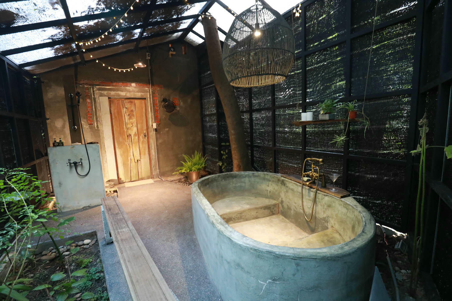 宜蘭礁溪秘境民宿|小雨林。隱藏版寵物友善民宿、絕美老穀倉、森林露天泡湯、林子裡泡湯! - 第31張圖 宜蘭礁溪秘境民宿|小雨林。隱藏版寵物友善民宿、絕美老穀倉、森林露天泡湯、林子裡泡湯!