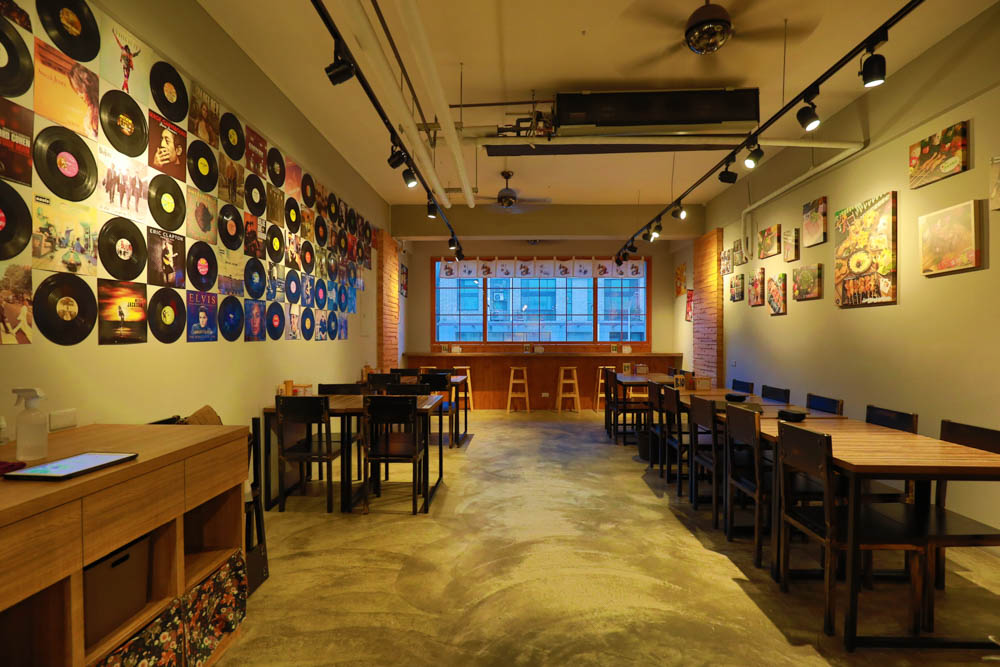 新竹竹北美食｜私嚐居酒屋 竹北店。寵物友善餐廳、日式創意料理、深夜食堂、狗狗專屬串燒寵物餐！！