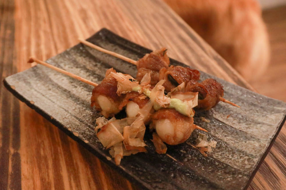 新竹竹北美食｜私嚐居酒屋 竹北店。寵物友善餐廳、日式創意料理、深夜食堂、狗狗專屬串燒寵物餐！！