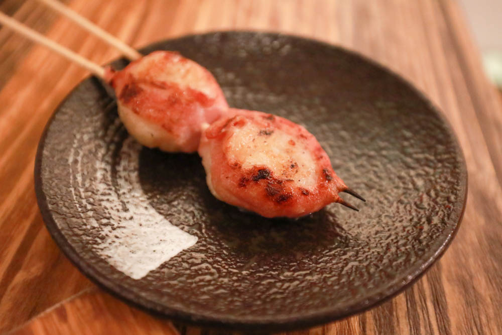 新竹竹北美食｜私嚐居酒屋 竹北店。寵物友善餐廳、日式創意料理、深夜食堂、狗狗專屬串燒寵物餐！！