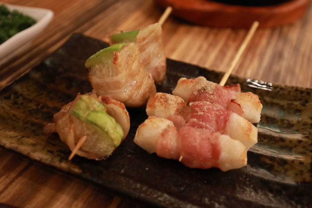 新竹竹北美食｜私嚐居酒屋 竹北店。寵物友善餐廳、日式創意料理、深夜食堂、狗狗專屬串燒寵物餐！！