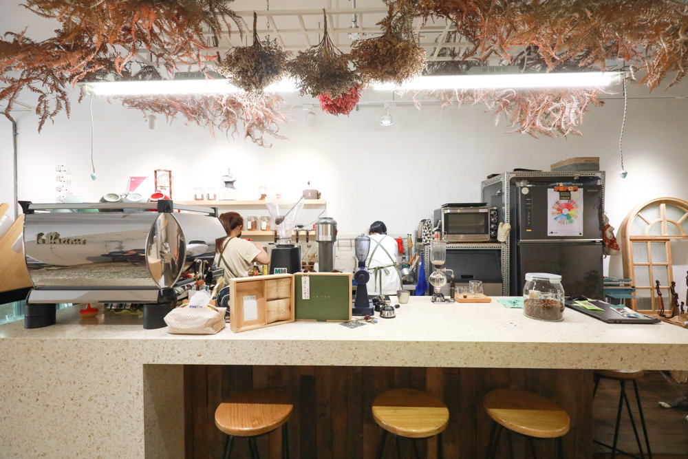 新北新莊美食|山林咖啡coffee roaste。寵物友善餐廳、老宅咖啡廳、自家烘培咖啡豆 - 第7張圖 新北新莊美食|山林咖啡coffee roaste。寵物友善餐廳、老宅咖啡廳、自家烘培咖啡豆