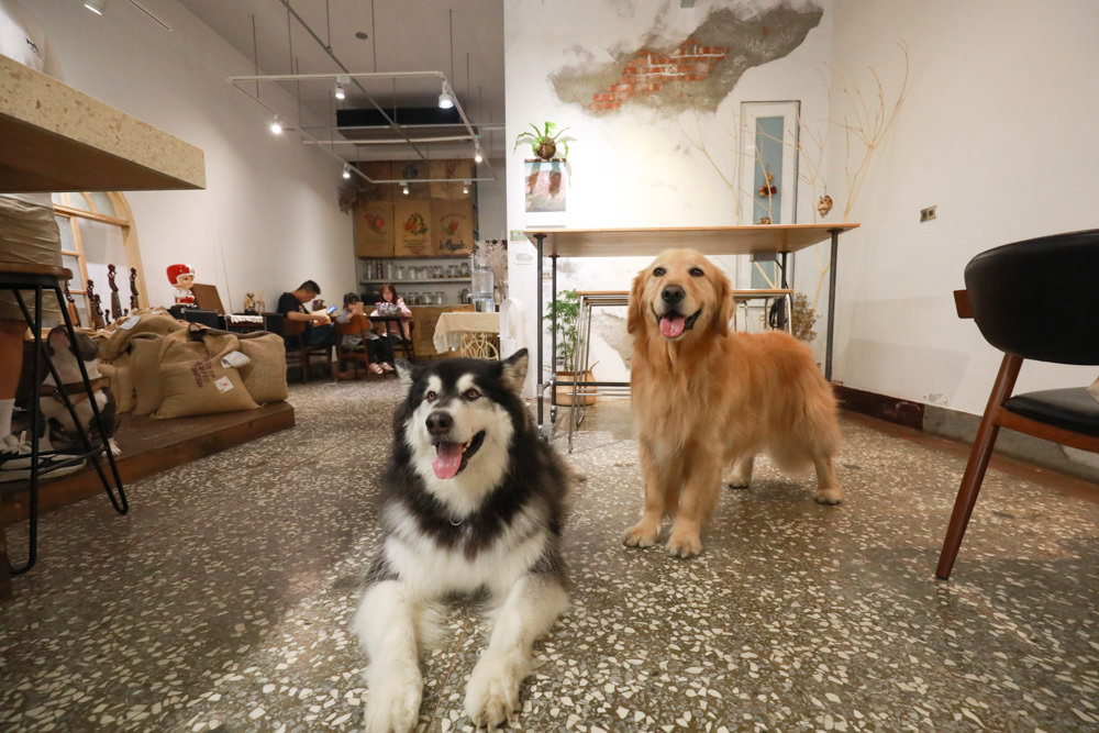 新北新莊美食|山林咖啡coffee roaste。寵物友善餐廳、老宅咖啡廳、自家烘培咖啡豆 - 第10張圖 新北新莊美食|山林咖啡coffee roaste。寵物友善餐廳、老宅咖啡廳、自家烘培咖啡豆