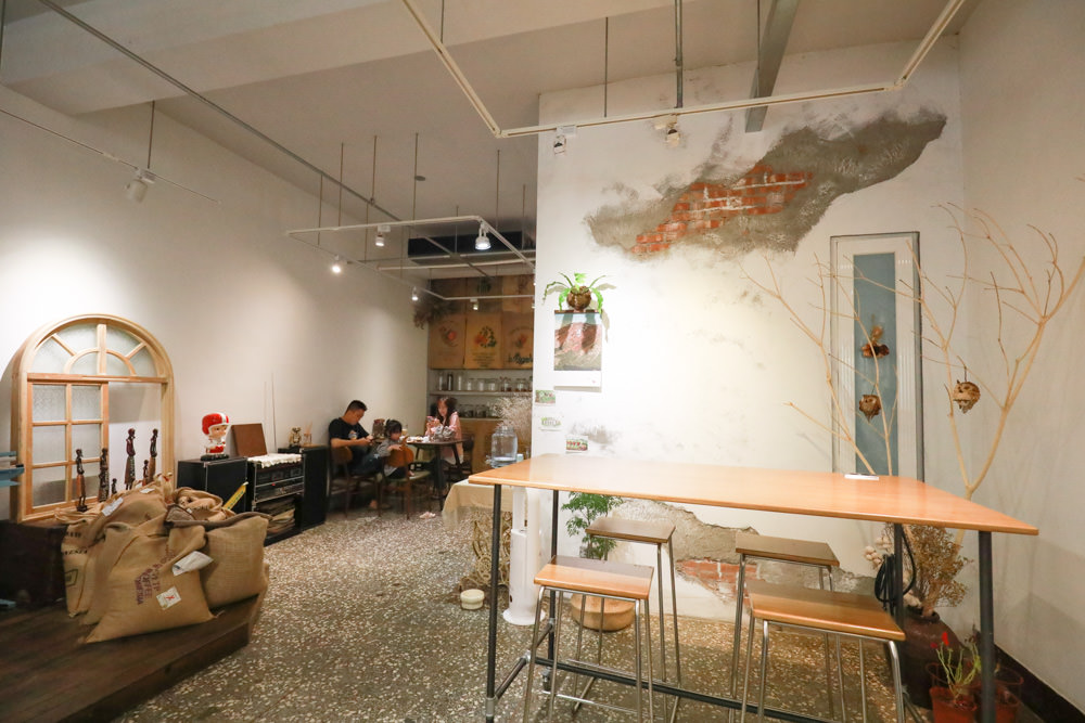 新北新莊美食|山林咖啡coffee roaste。寵物友善餐廳、老宅咖啡廳、自家烘培咖啡豆 - 第12張圖 新北新莊美食|山林咖啡coffee roaste。寵物友善餐廳、老宅咖啡廳、自家烘培咖啡豆