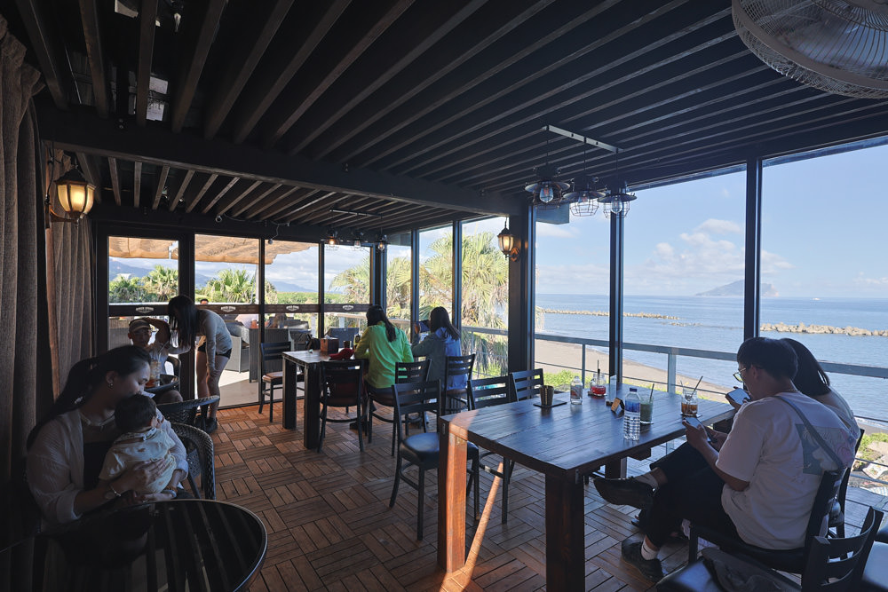 宜蘭頭城美食｜川岩 River Stone Coffee。龜山島海景第一排絕美咖啡廳、寵物友善餐廳、烏石港海岸步道上
