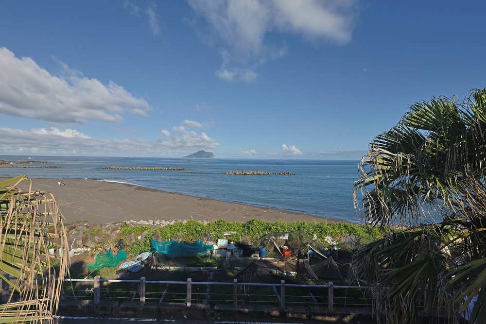 宜蘭頭城美食｜川岩 River Stone Coffee。龜山島海景第一排絕美咖啡廳、寵物友善餐廳、烏石港海岸步道上