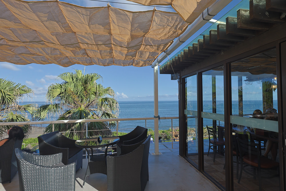 宜蘭頭城美食｜川岩 River Stone Coffee。龜山島海景第一排絕美咖啡廳、寵物友善餐廳、烏石港海岸步道上