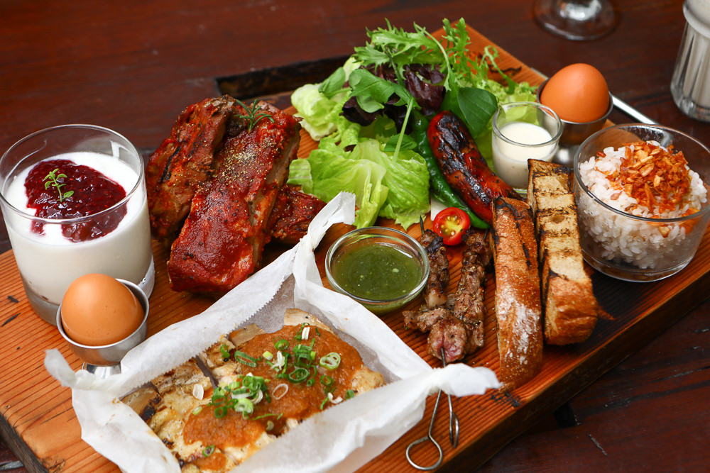 花蓮美食｜平和飯店Ping He BBQ Company。小和山谷新品牌、早午餐Brunch、炭火烤肉、寵物友善