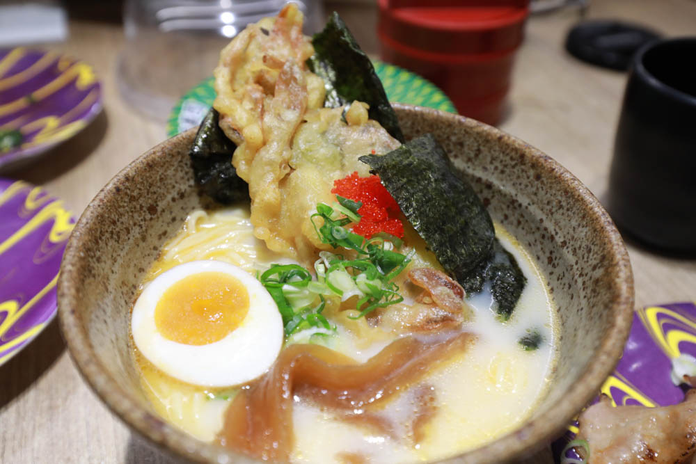 台中美食|平祿壽司日本迴轉壽司。厚切鮭魚、日本歷史最悠久的迴轉壽司、台中寵物友善餐廳、平禄寿司、台灣第一家分店 - 第14張圖 台中美食|平祿壽司日本迴轉壽司。厚切鮭魚、日本歷史最悠久的迴轉壽司、台中寵物友善餐廳、平禄寿司、台灣第一家分店