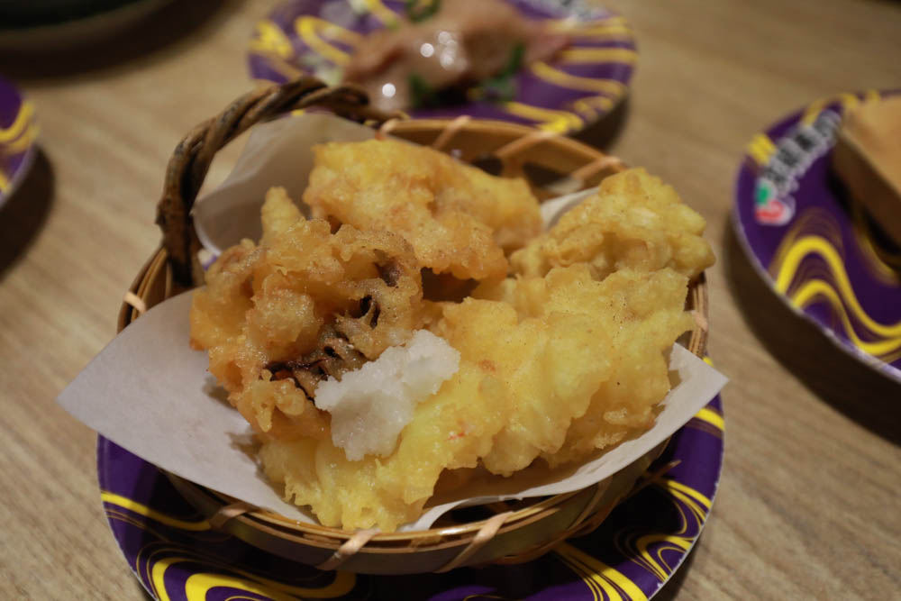 台中美食|平祿壽司日本迴轉壽司。厚切鮭魚、日本歷史最悠久的迴轉壽司、台中寵物友善餐廳、平禄寿司、台灣第一家分店 - 第15張圖 台中美食|平祿壽司日本迴轉壽司。厚切鮭魚、日本歷史最悠久的迴轉壽司、台中寵物友善餐廳、平禄寿司、台灣第一家分店