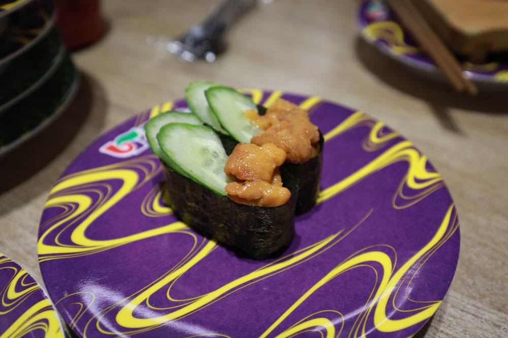 台中美食|平祿壽司日本迴轉壽司。厚切鮭魚、日本歷史最悠久的迴轉壽司、台中寵物友善餐廳、平禄寿司、台灣第一家分店 - 第17張圖 台中美食|平祿壽司日本迴轉壽司。厚切鮭魚、日本歷史最悠久的迴轉壽司、台中寵物友善餐廳、平禄寿司、台灣第一家分店