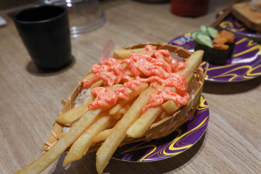 台中美食|平祿壽司日本迴轉壽司。厚切鮭魚、日本歷史最悠久的迴轉壽司、台中寵物友善餐廳、平禄寿司、台灣第一家分店 - 第18張圖 台中美食|平祿壽司日本迴轉壽司。厚切鮭魚、日本歷史最悠久的迴轉壽司、台中寵物友善餐廳、平禄寿司、台灣第一家分店