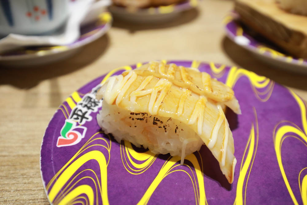 台中美食|平祿壽司日本迴轉壽司。厚切鮭魚、日本歷史最悠久的迴轉壽司、台中寵物友善餐廳、平禄寿司、台灣第一家分店 - 第20張圖 台中美食|平祿壽司日本迴轉壽司。厚切鮭魚、日本歷史最悠久的迴轉壽司、台中寵物友善餐廳、平禄寿司、台灣第一家分店