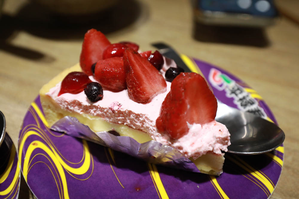 台中美食|平祿壽司日本迴轉壽司。厚切鮭魚、日本歷史最悠久的迴轉壽司、台中寵物友善餐廳、平禄寿司、台灣第一家分店 - 第22張圖 台中美食|平祿壽司日本迴轉壽司。厚切鮭魚、日本歷史最悠久的迴轉壽司、台中寵物友善餐廳、平禄寿司、台灣第一家分店